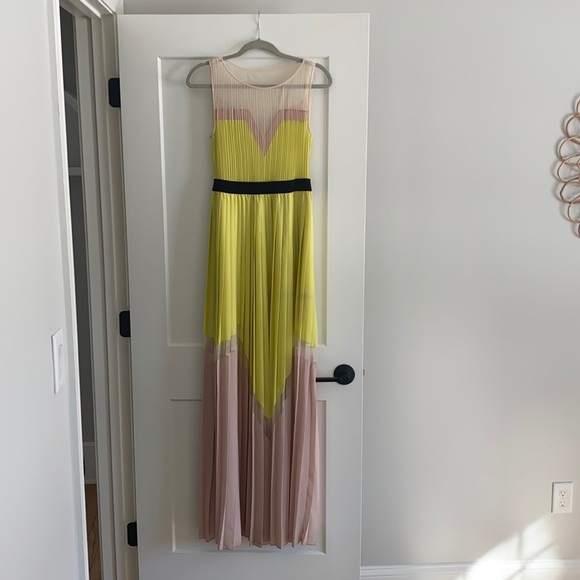 Like new gorgeous BCBG dress - Picture 1 of 6
